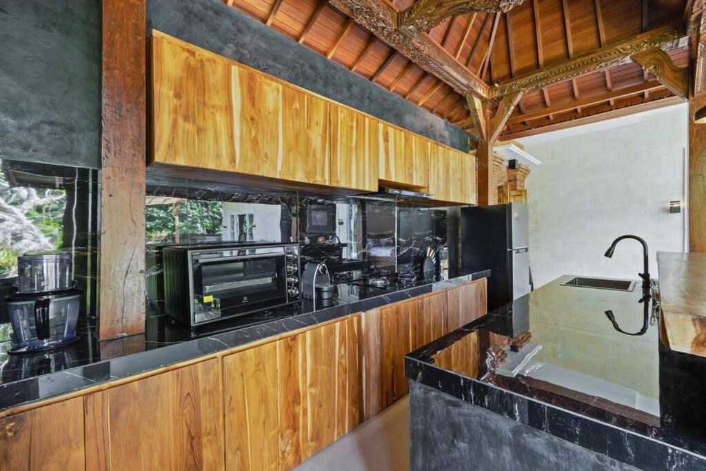 New 4 Bedroom Villa Surrounded By Jungle And Ricefields ウブド エクステリア 写真