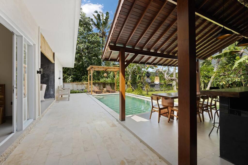 New 4 Bedroom Villa Surrounded By Jungle And Ricefields ウブド エクステリア 写真